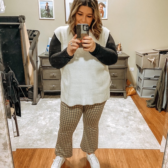 Meet your Posher, Monica - Picture 3 of 7